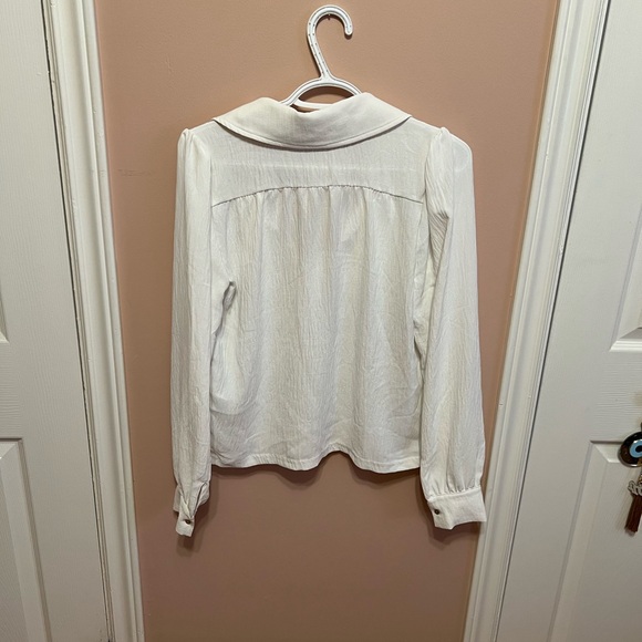 4/$10 large collar blouse - Picture 3 of 4